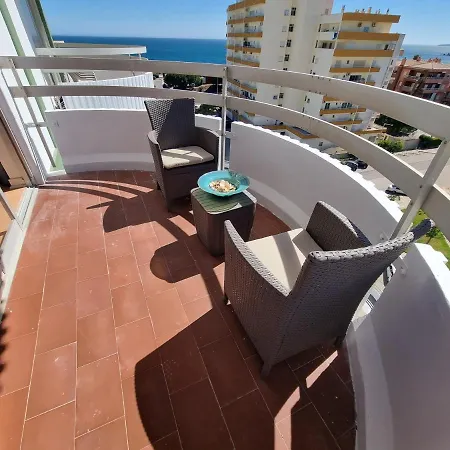 Junto A Com Piscina. * Portimao