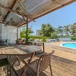 Junto A Com Piscina. Portimão