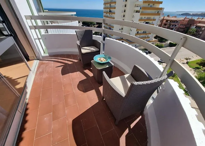 Junto A Com Piscina. * Portimao