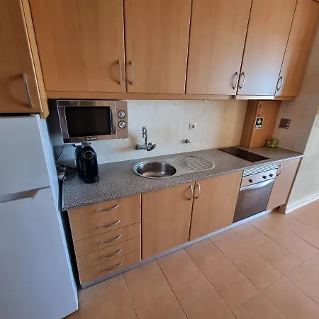 Junto A Com Piscina. Portimão